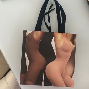 SKIMS (S) GIFT BAG; ideal for the holidays when buying skim products